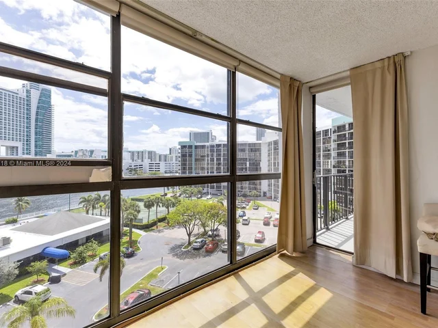 600 Parkview Dr # 726, Hallandale Beach FL 33009