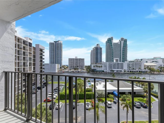 600 Parkview Dr # 726, Hallandale Beach FL 33009