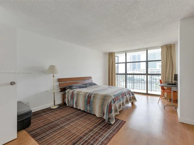 600 Parkview Dr # 726, Hallandale Beach FL 33009