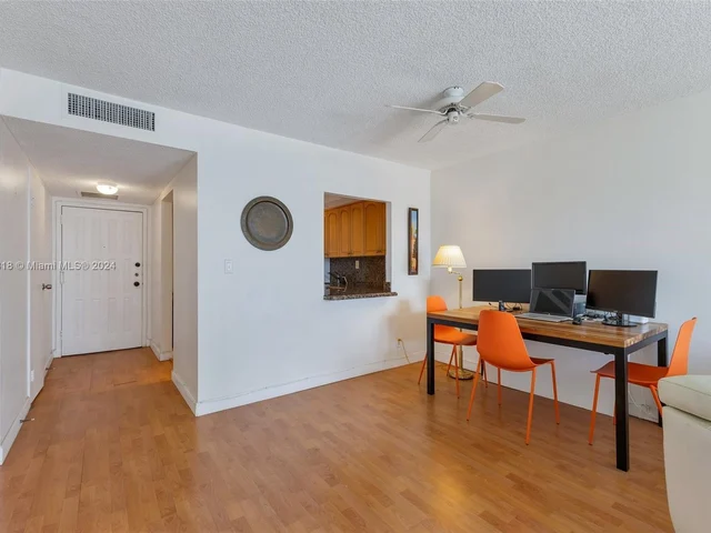 600 Parkview Dr # 726, Hallandale Beach FL 33009