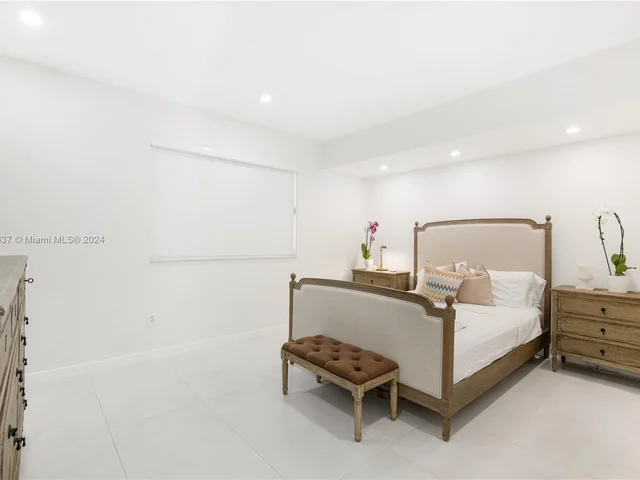 50 Ocean Lane Dr # 302, Key Biscayne FL 33149