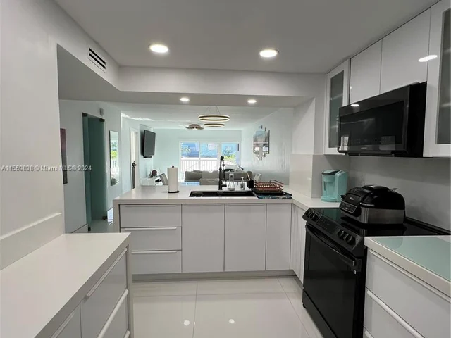 6855 Abbott Ave # 303, Miami Beach FL 33141