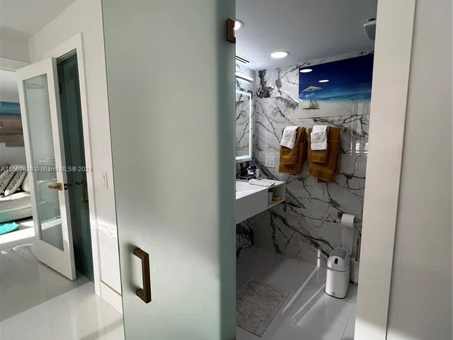 6855 Abbott Ave # 303, Miami Beach FL 33141