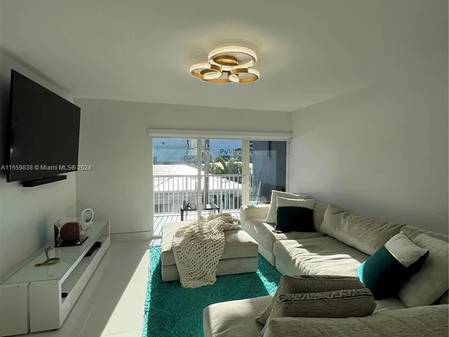 6855 Abbott Ave # 303, Miami Beach FL 33141