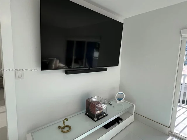 6855 Abbott Ave # 303, Miami Beach FL 33141