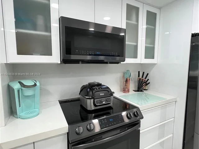 6855 Abbott Ave # 303, Miami Beach FL 33141