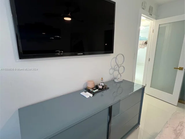 6855 Abbott Ave # 303, Miami Beach FL 33141