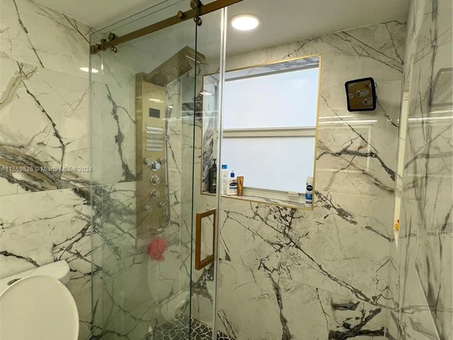 6855 Abbott Ave # 303, Miami Beach FL 33141