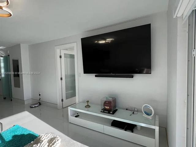 6855 Abbott Ave # 303, Miami Beach FL 33141