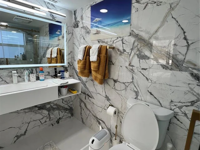 6855 Abbott Ave # 303, Miami Beach FL 33141