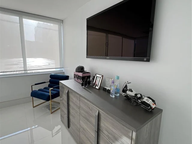 6855 Abbott Ave # 303, Miami Beach FL 33141