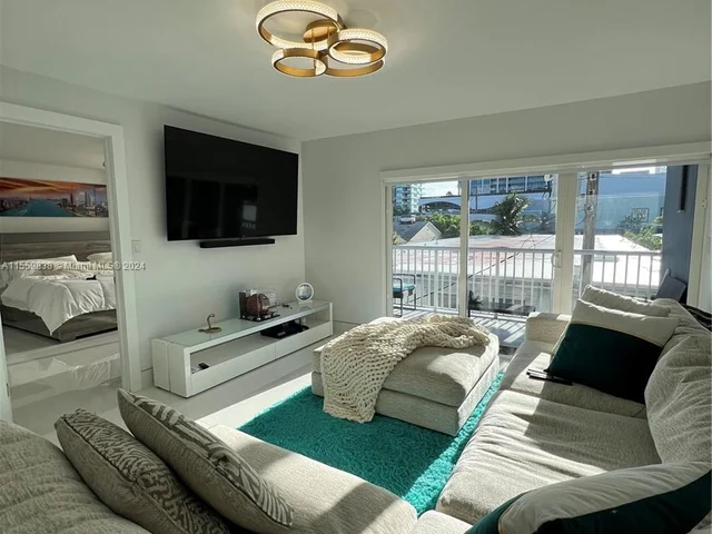 6855 Abbott Ave # 303, Miami Beach FL 33141