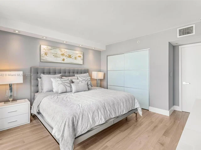 90 Alton Rd # 2305, Miami Beach FL 33139