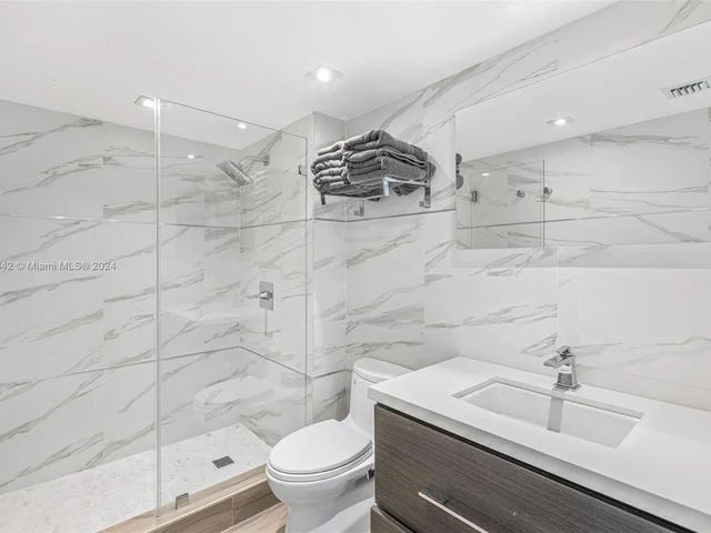 90 Alton Rd # 2305, Miami Beach FL 33139