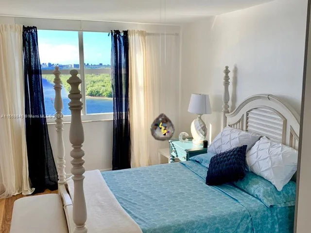 500 Bayview Dr # 1018, Sunny Isles Beach FL 33160