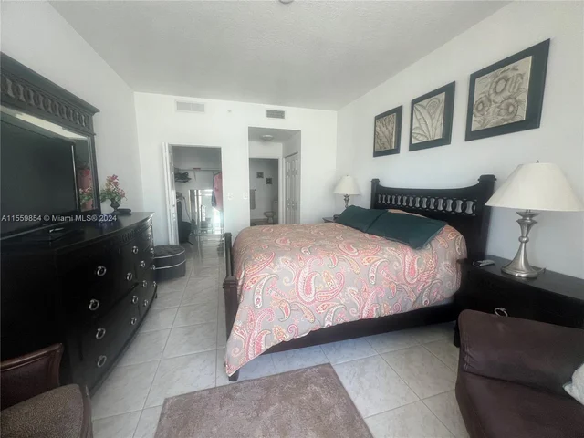 625 Casa Loma Blvd, Boynton Beach FL 33435