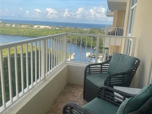 625 Casa Loma Blvd, Boynton Beach FL 33435