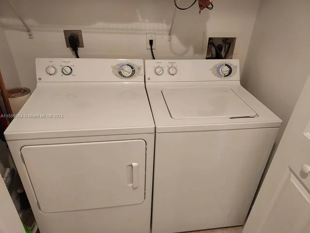 625 Casa Loma Blvd, Boynton Beach FL 33435