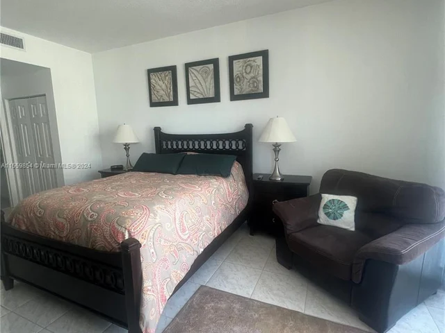 625 Casa Loma Blvd, Boynton Beach FL 33435