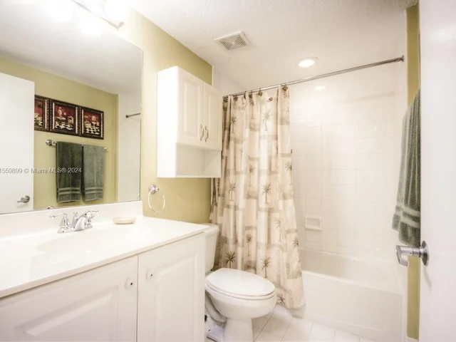 18100 N Bay Rd # 709, Sunny Isles Beach FL 33160