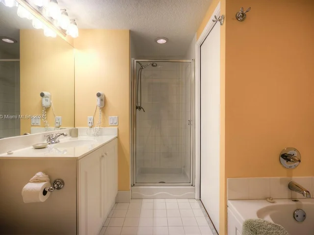 18100 N Bay Rd # 709, Sunny Isles Beach FL 33160