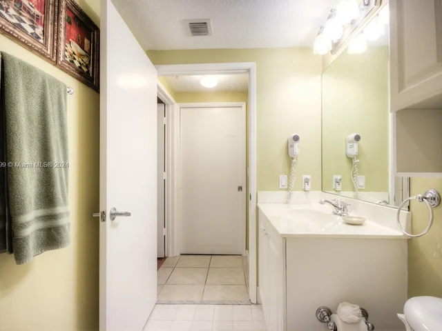 18100 N Bay Rd # 709, Sunny Isles Beach FL 33160