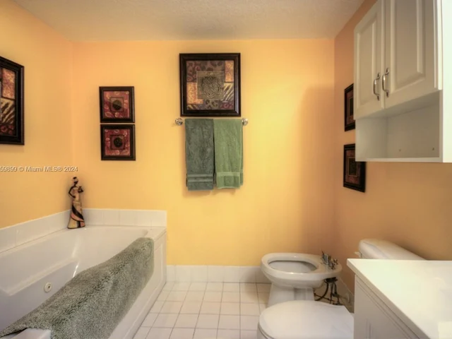 18100 N Bay Rd # 709, Sunny Isles Beach FL 33160