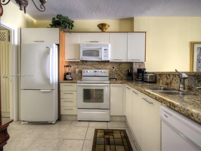 18100 N Bay Rd # 709, Sunny Isles Beach FL 33160