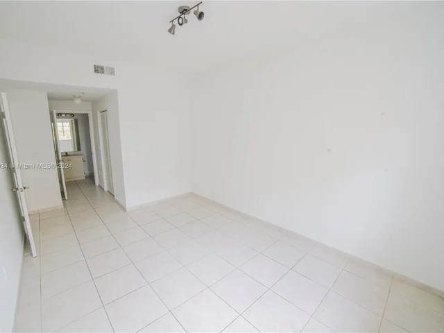 7200 NW 114 Ave # 305, Doral FL 33178