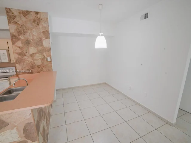 7200 NW 114 Ave # 305, Doral FL 33178