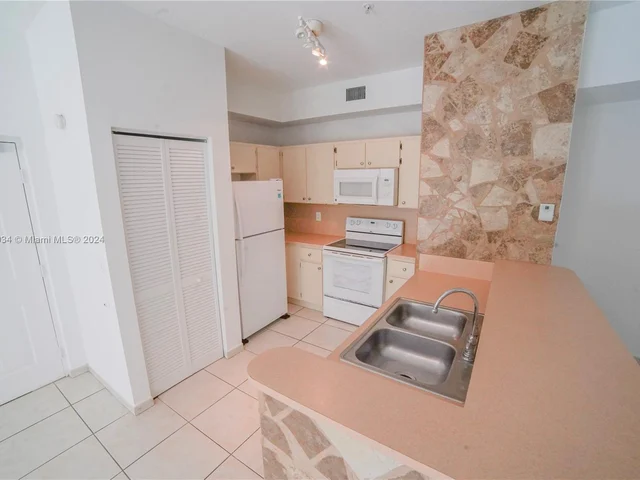 7200 NW 114 Ave # 305, Doral FL 33178