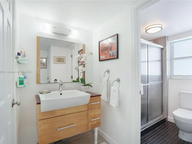 245 18th St # 605, Miami Beach FL 33139