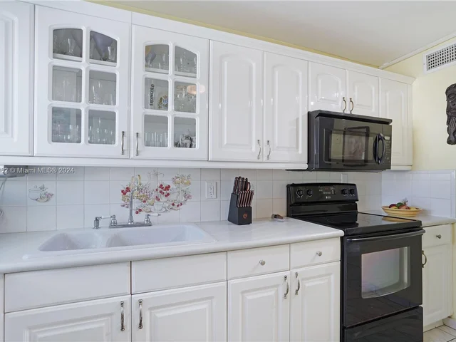 245 18th St # 605, Miami Beach FL 33139