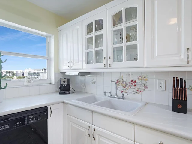 245 18th St # 605, Miami Beach FL 33139