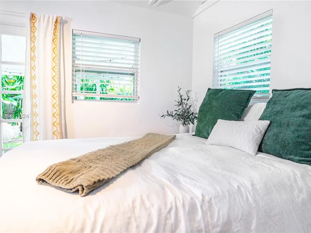 2918 Virginia St Rear, Miami FL 33133