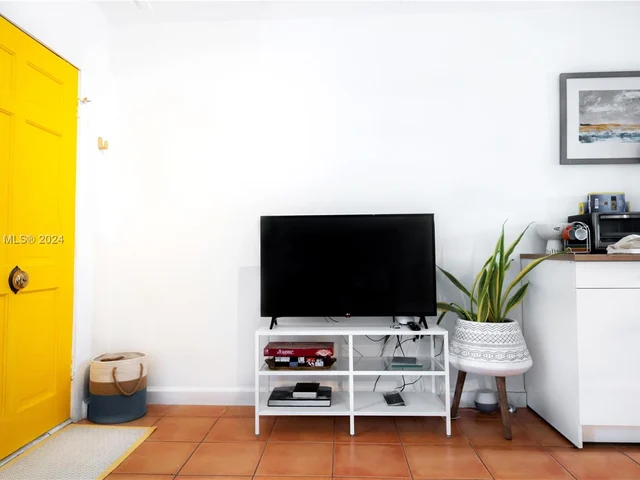 2918 Virginia St Rear, Miami FL 33133