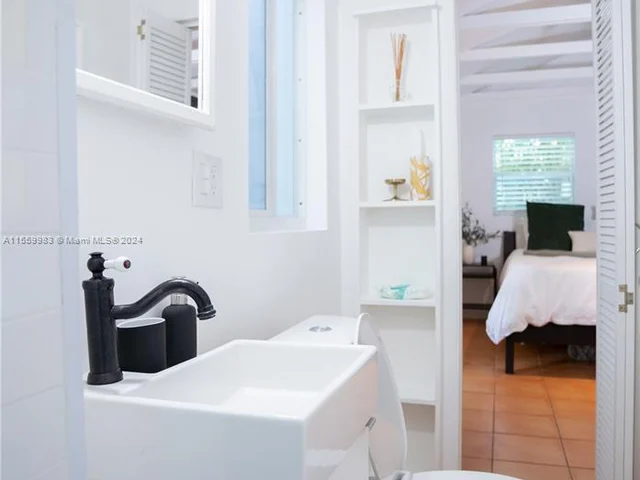 2918 Virginia St Rear, Miami FL 33133