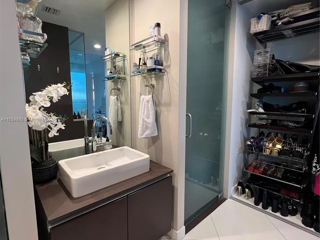 1040 Biscayne Blvd # 2806, Miami FL 33132