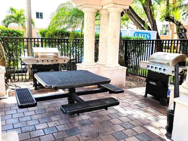 2015 SE 10th Ave # 102, Fort Lauderdale FL 33316