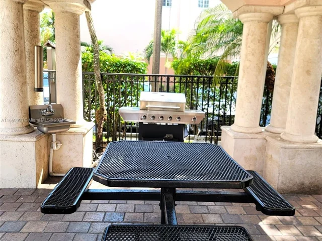 2015 SE 10th Ave # 102, Fort Lauderdale FL 33316