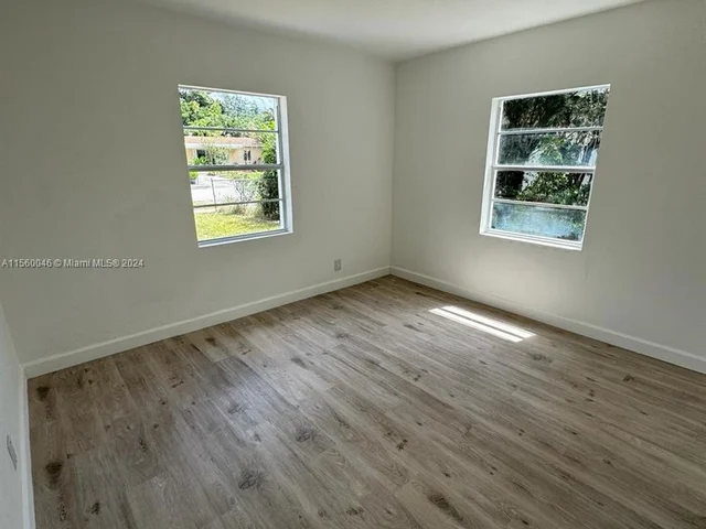 5241 NE 2nd Ter, Oakland Park FL 33334