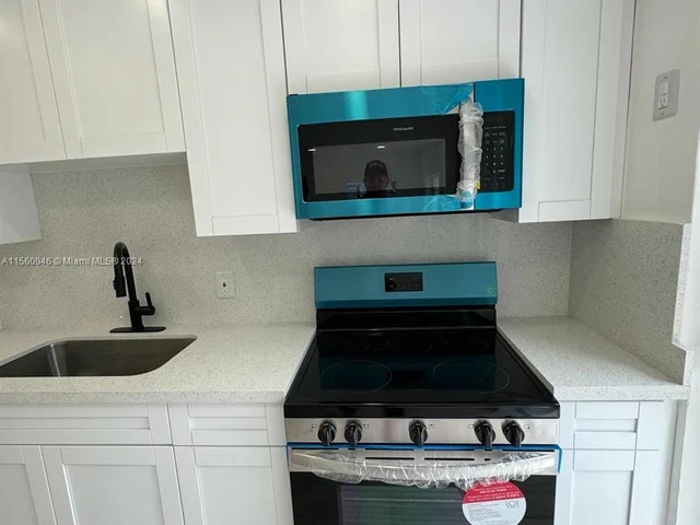 5241 NE 2nd Ter, Oakland Park FL 33334