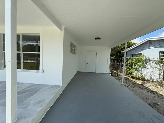 5241 NE 2nd Ter, Oakland Park FL 33334