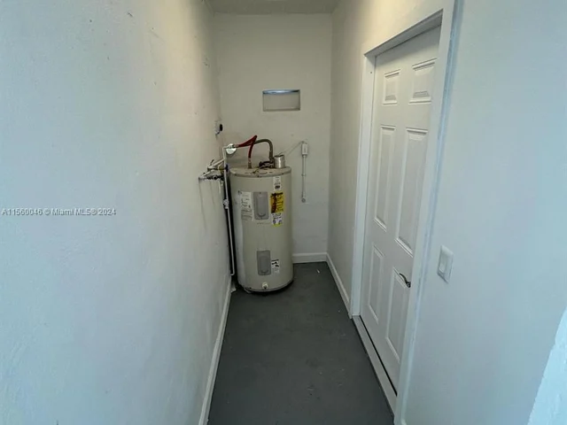 5241 NE 2nd Ter, Oakland Park FL 33334