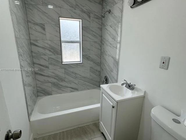 5241 NE 2nd Ter, Oakland Park FL 33334