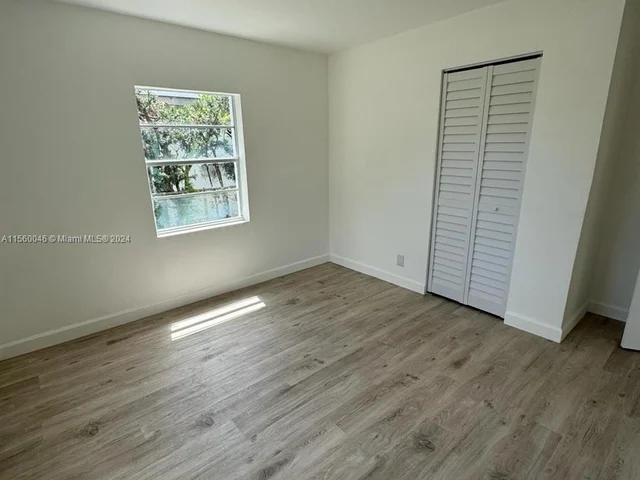 5241 NE 2nd Ter, Oakland Park FL 33334