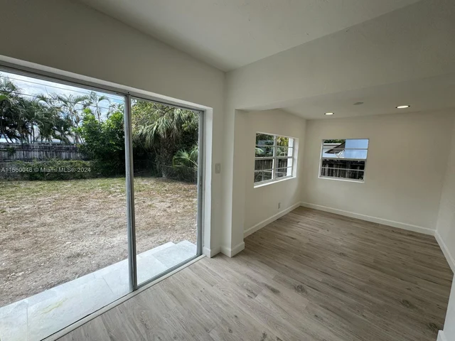 5241 NE 2nd Ter, Oakland Park FL 33334