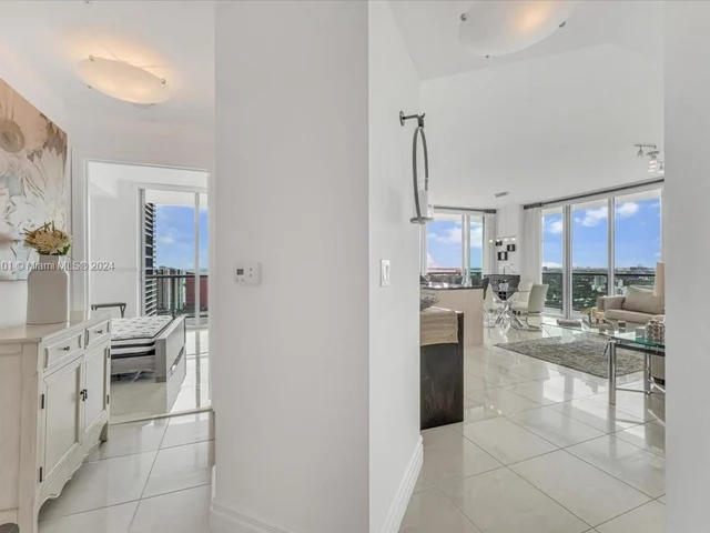 79 SW 12th St, Miami FL 33130