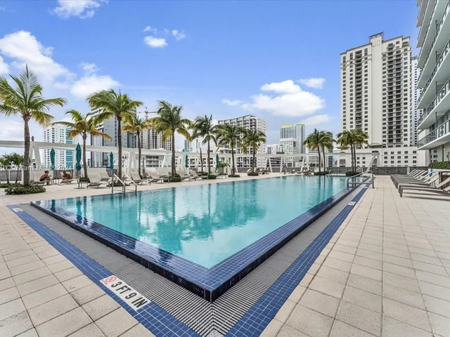 79 SW 12th St, Miami FL 33130