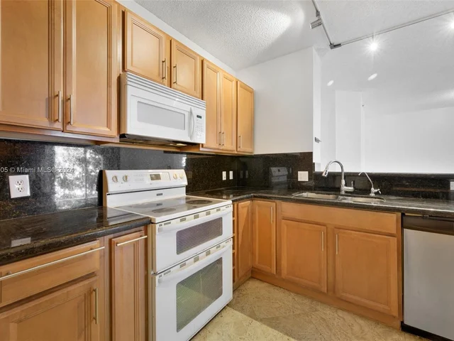 19901 E Country Club Dr # 2108, Aventura FL 33180